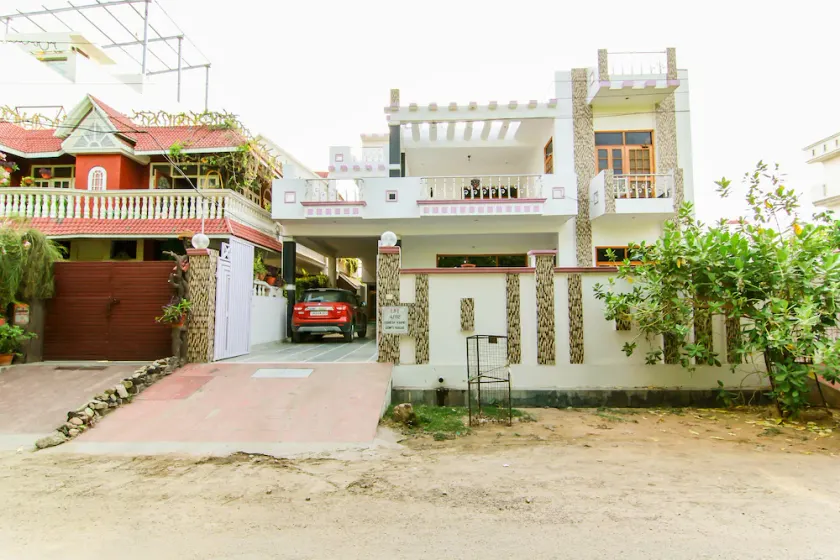Hotel JMD Inn by OYO Rooms - Image 1