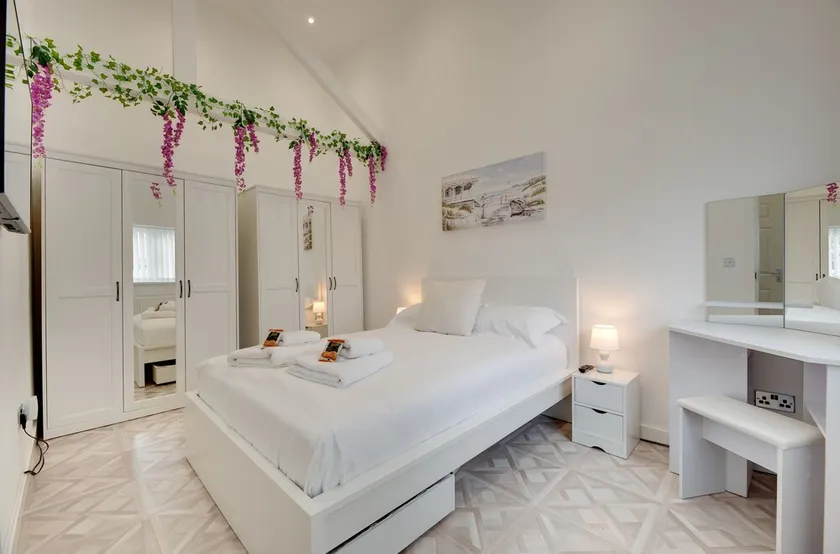 Wonderful Coastal Cottage with Garden - Image 1