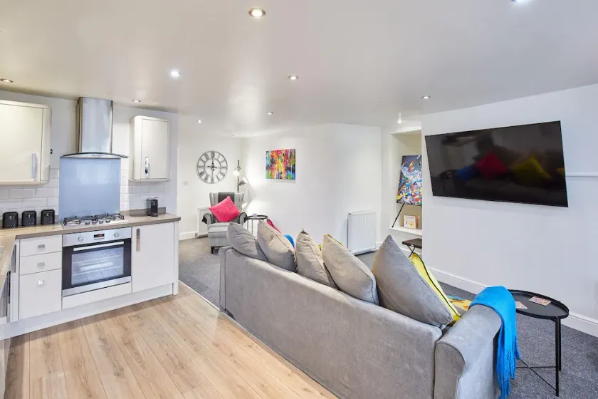Host Stay Park Base - Image 1