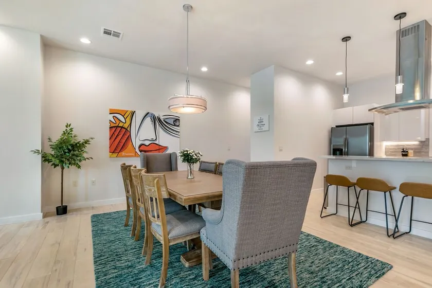 Spacious Townhouse with Balcony - Image 1