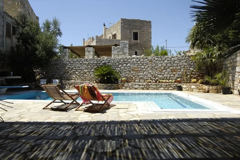 Tower House Mani - Image 1
