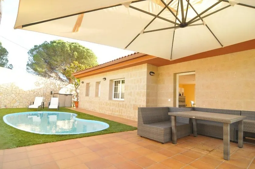 HomeHolidaysRentals Font - Costa Barcelona - Image 1
