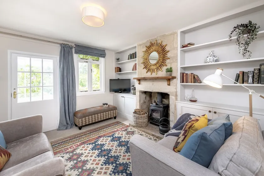 Brooks' View - Romantic Cottage Escape with Picturesque Riverside Gardens in Bath - Image 1