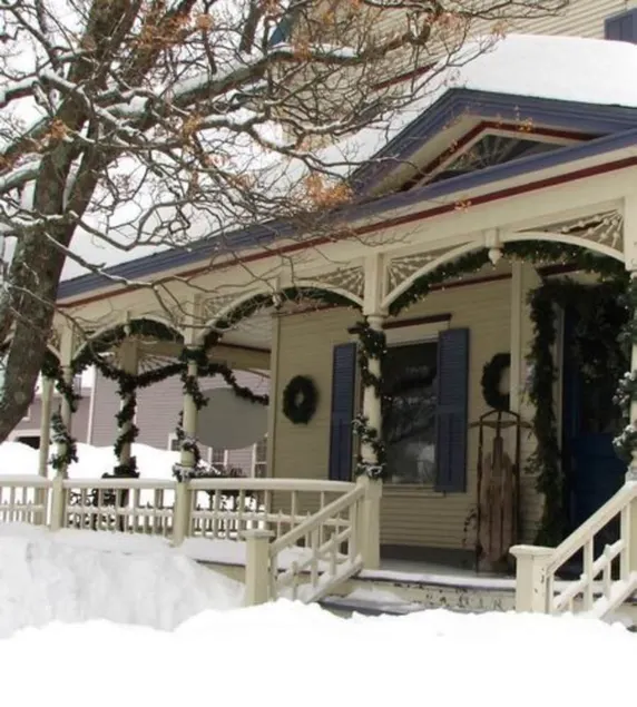 Rose Arbour Bed and Breakfast - Image 1