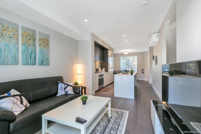 Modern Townhouse at Marine by Elevate Rooms - Image 1