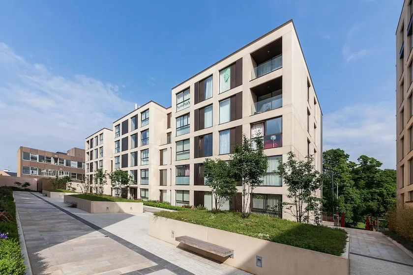 Pinnacle Apartments Central - Image 1