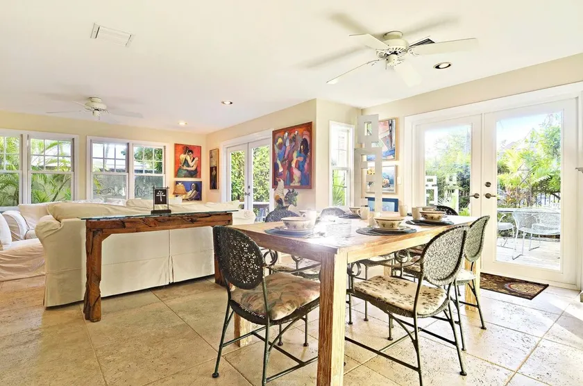 Artist Garden by Avantstay Great Location w/ Balcony, Outdoor Dining, Shared Pool & Bbq! Week Long Stays - Image 1