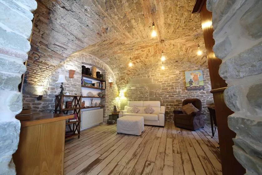 Studio in Popolano, With Wonderful Mountain View, Enclosed Garden and Wifi - Image 1