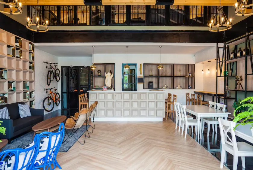 Travel Light Hostel - Image 1
