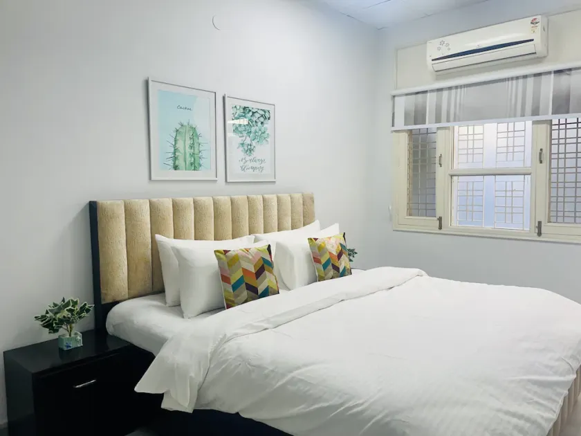 BluO Modern 1BHK - DLF Galleria Market - Image 1