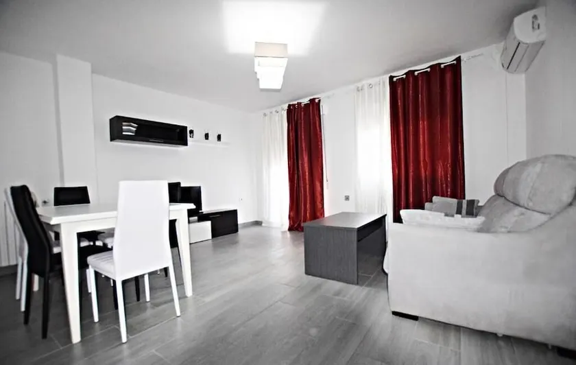 Apartamento Completo Lonja Centro - Image 1