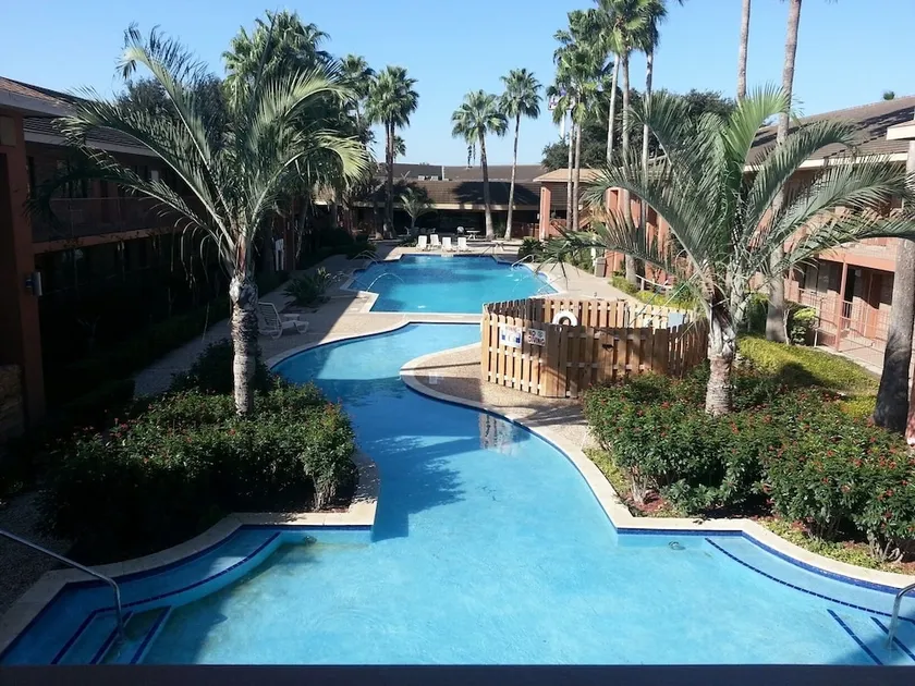 Palm Aire Hotel & Suites - Image 1