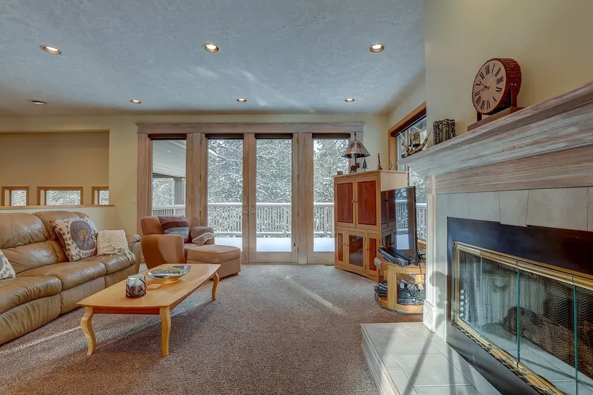 18 Hickory - Image 1