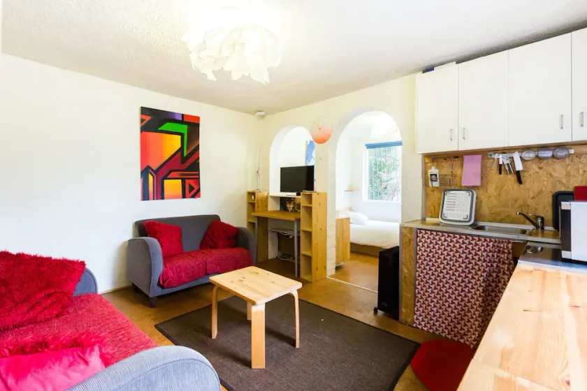 REID, Fitzroy Studio Apartment - Image 1
