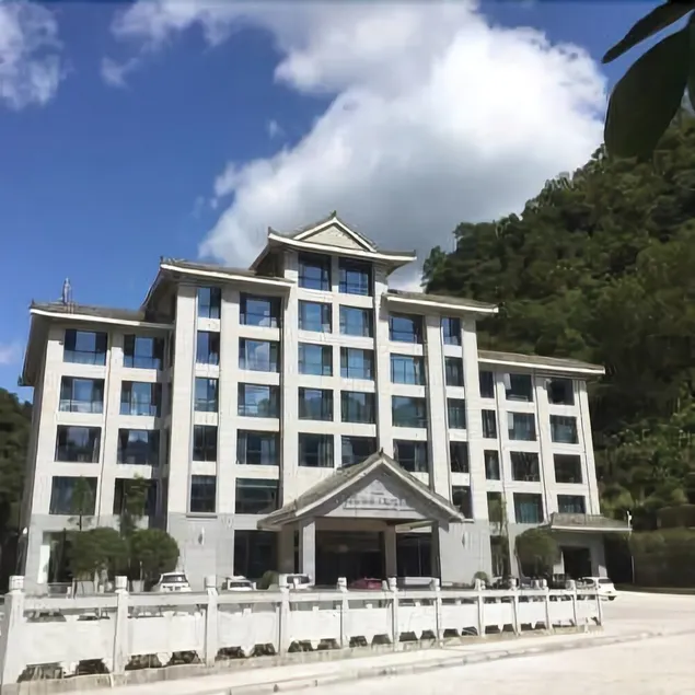 Celebrity vacation Hotel (Guangwushan Scenic Area) - Image 1