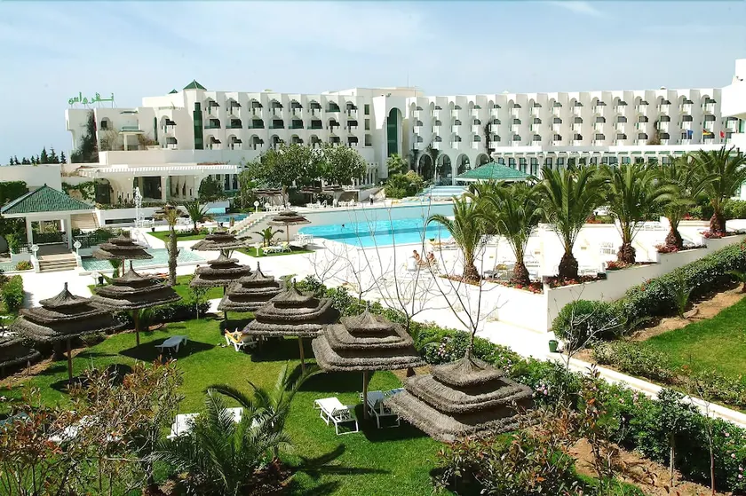 Nahrawess Hotel - Image 1
