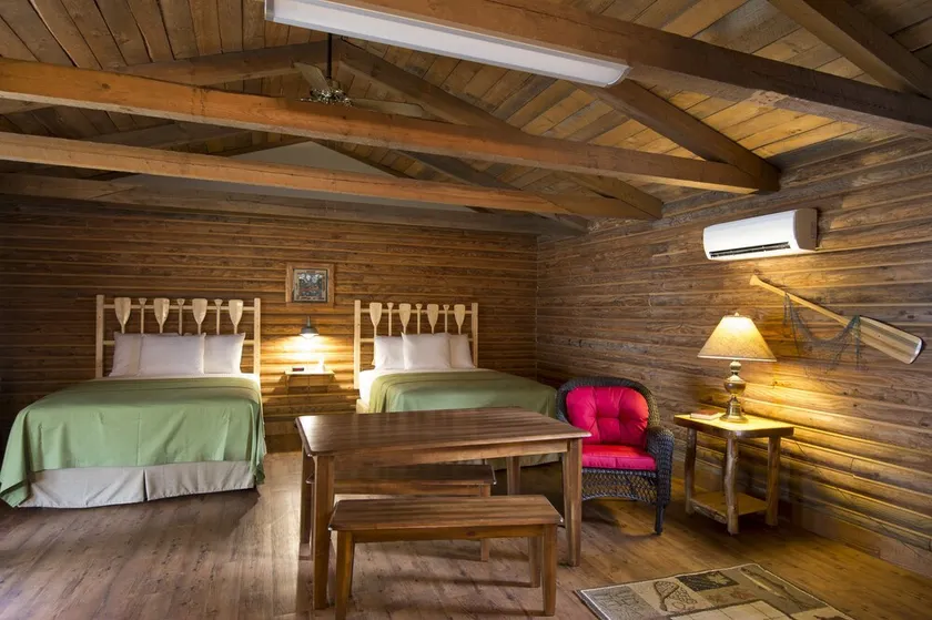 Lindsey's Resort - Image 1