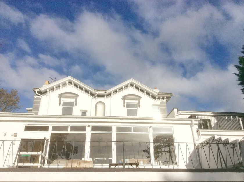 Inglewood Palm Hotel - Image 1