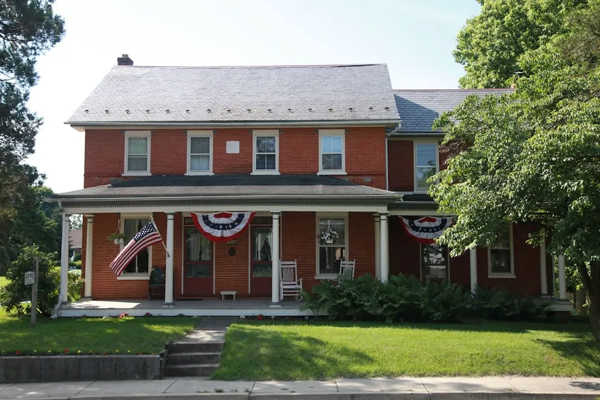 Blue Rock Bed and Breakfast - Image 1