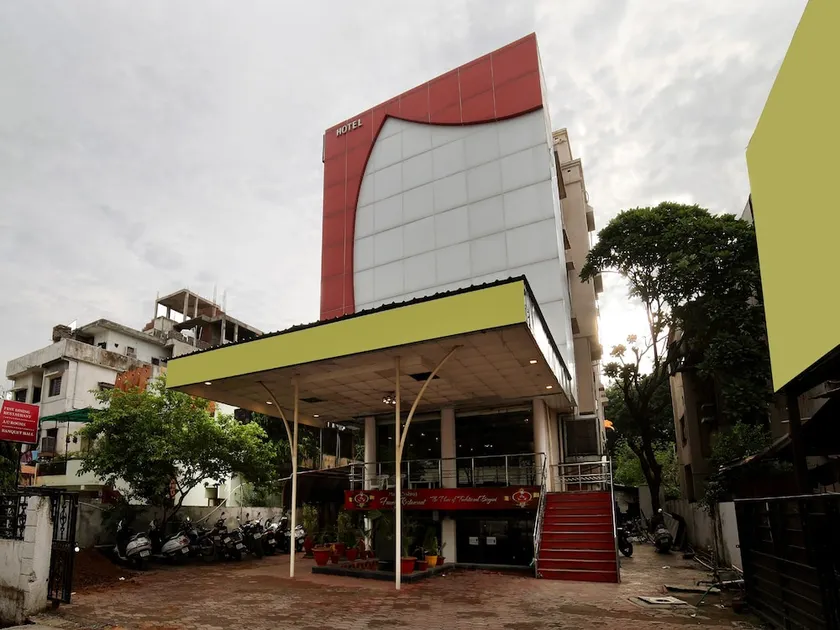 Hotel Midas By OYO Rooms - Image 1