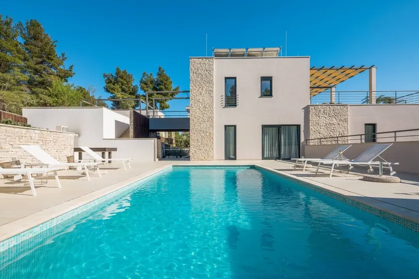 Luxury Villa Juliet with Heated Pool - Image 1