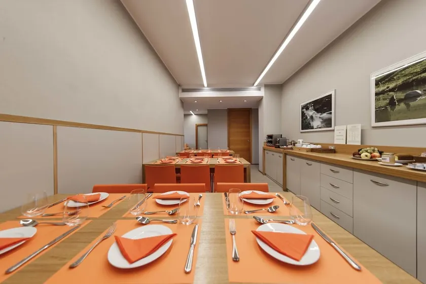 Green Hotel - Image 1