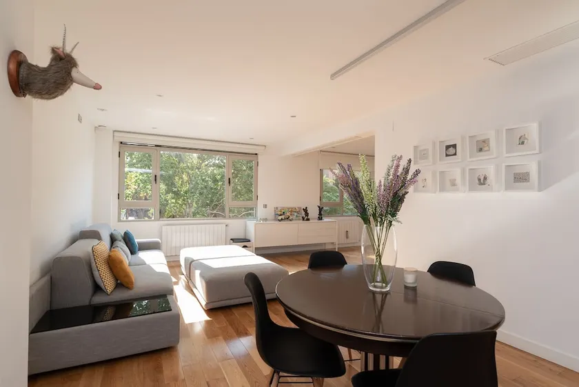 Quart Towers Flat - Image 1