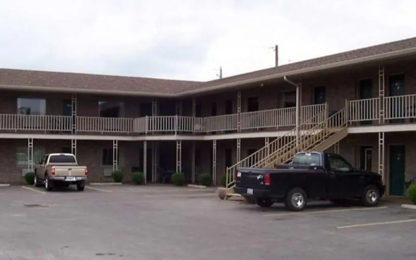 Hometown Inn Morganfield - Image 1