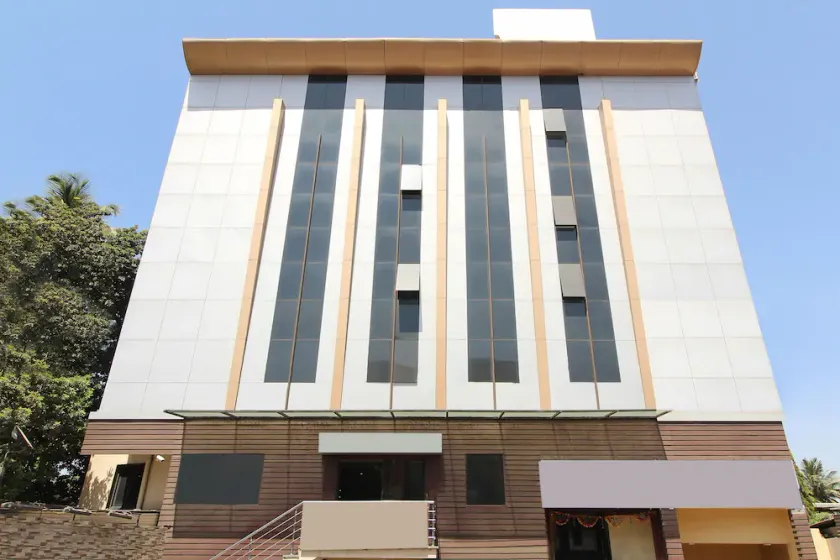 OYO 30537 Hotel Megharaj - Image 1
