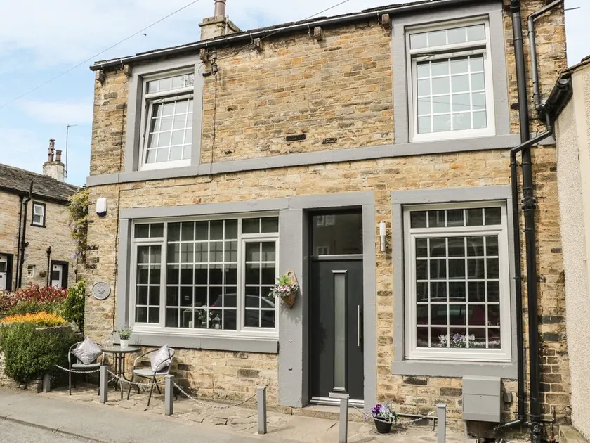 York Cottage - Image 1