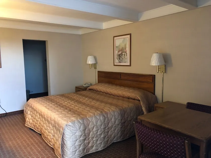 Relax inn Ruston - Image 1