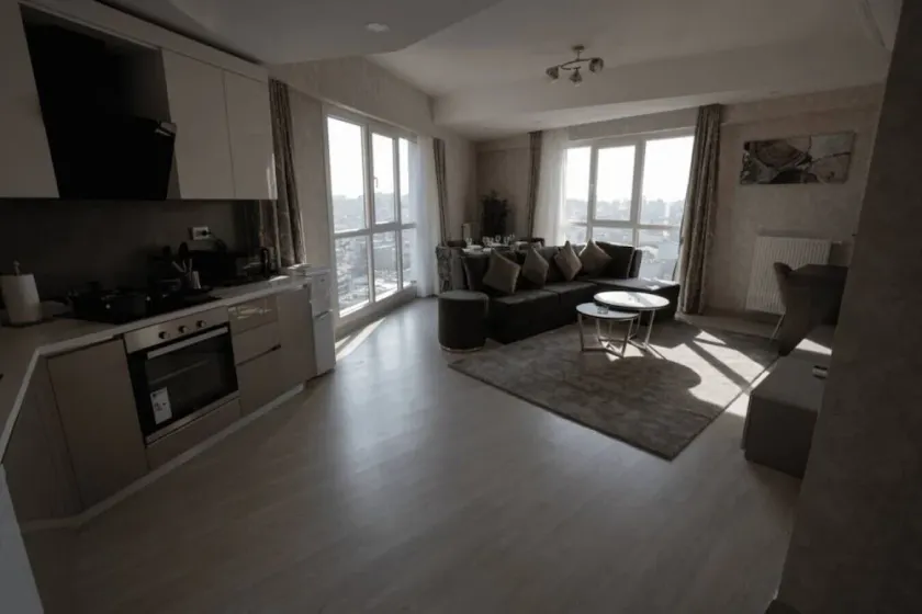 Stylish 2-bedroom Apartment Near Mall of Istanbul - Image 1