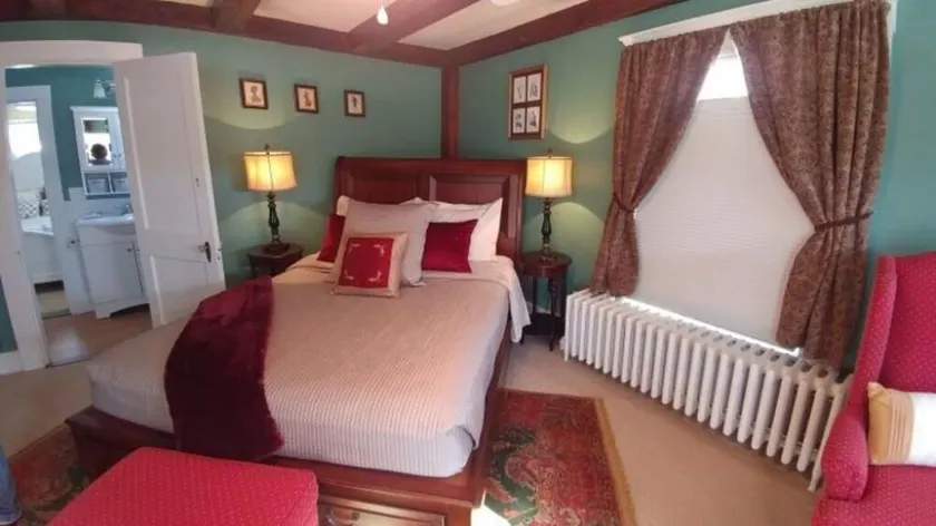 2 River Road Inn & Cottages - Image 1