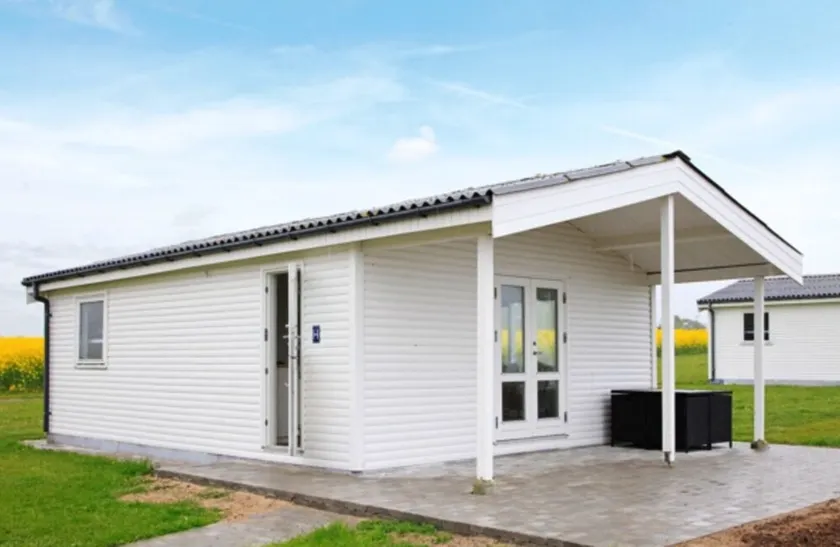 Charming 2-bedroom 12H Ocean Retreat, Summerhouse - Image 1