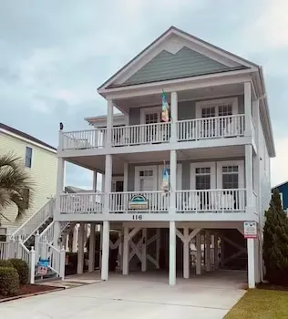 Absolute Bliss Private 4 Bedroom Home by RedAwning - Image 1