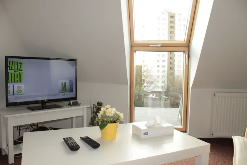 KLN Apartments - Image 1