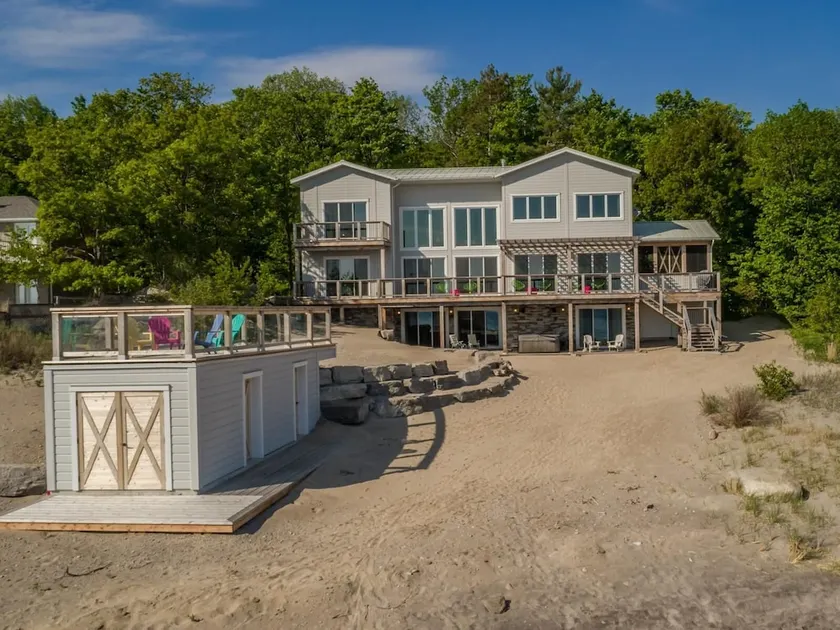 Georgian Bay Beach House~a Designer's Dream! - Image 1