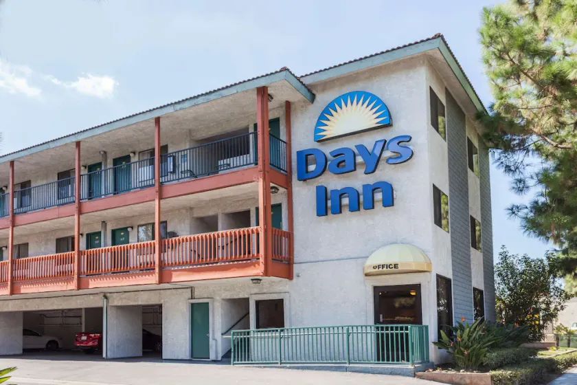 Days Inn By Wyndham Anaheim West - Image 1