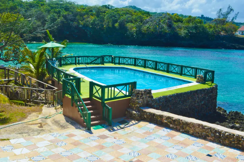 Le Mer Ocean Front Villas - Image 1