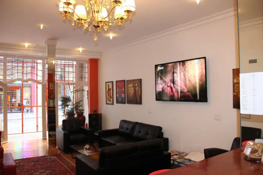 Forty 8 Backpackers Hotel - Image 1