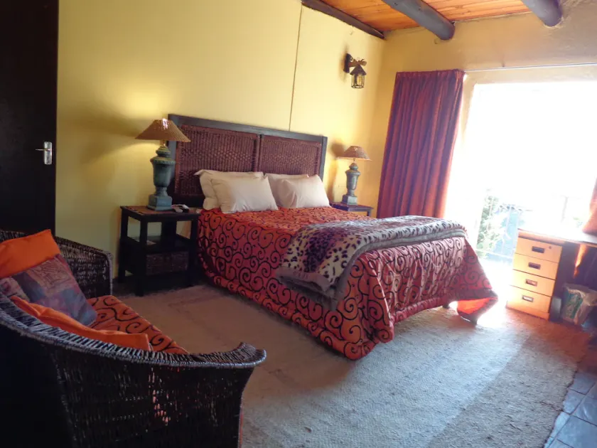 Treetops & Treats Guest House - Image 1