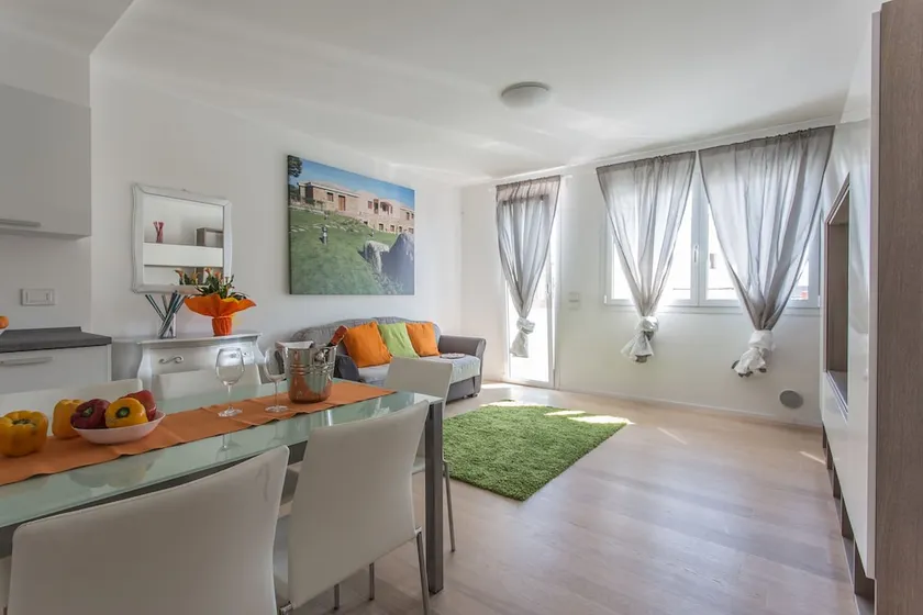 Santa Sofia Apartments - Image 1