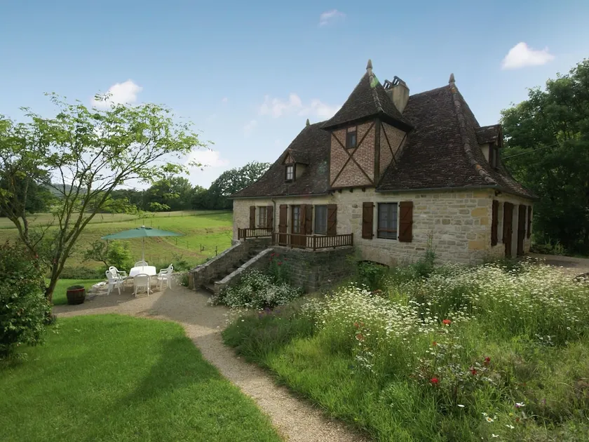 Cozy Holiday Home With Garden in Padirac France - Image 1