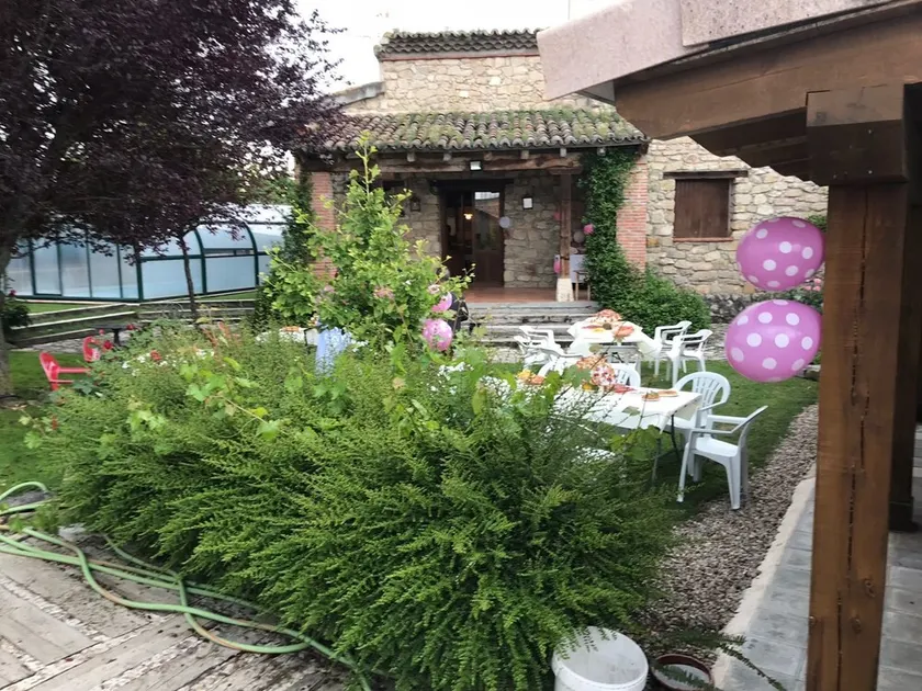 Casa Con Piscina Cubierta - Image 1