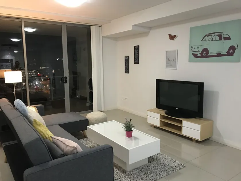 Chic & Cosy Apartment near Airport and CBD - Image 1