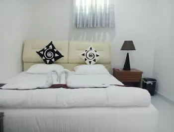 Paragon Hotel - Image 1