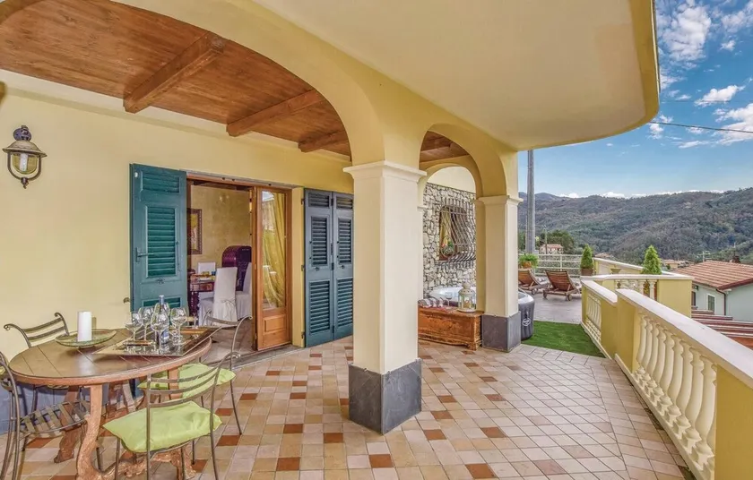 La Perla - Image 1