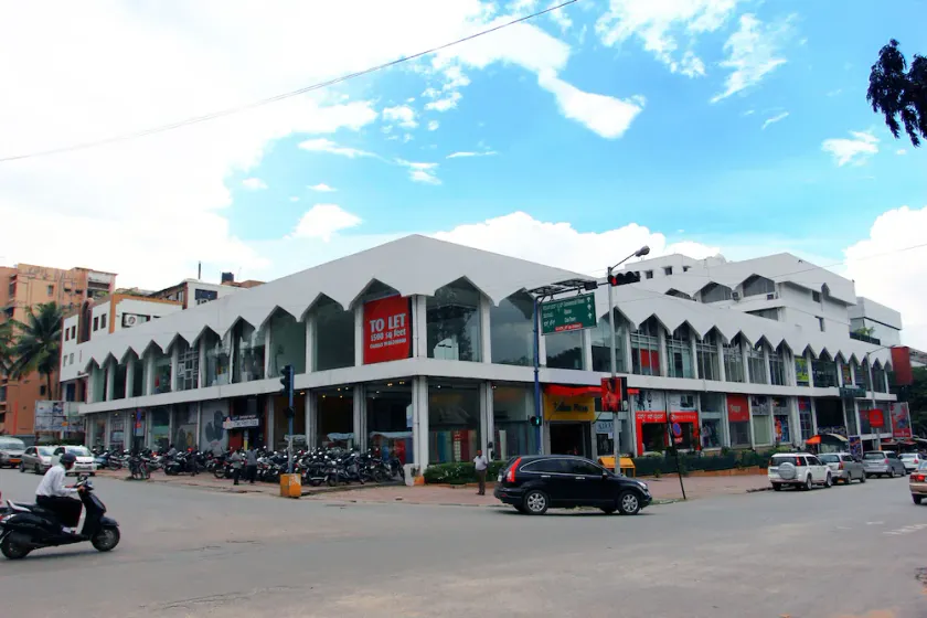 Safina Hotel - Image 1