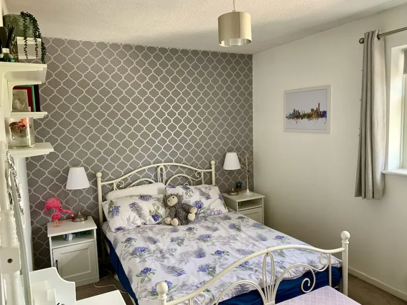 Lovely 2-bed House in Bramley With Field View - Image 1