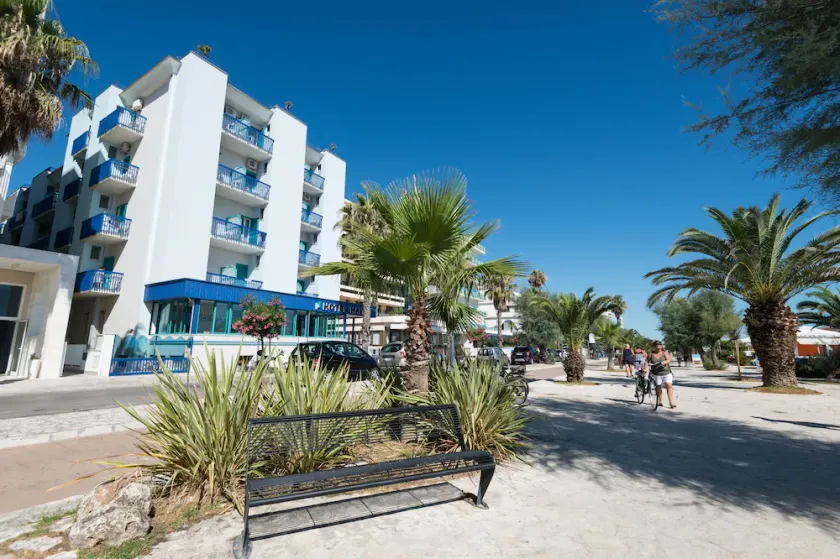 Hotel Haiti - Image 1